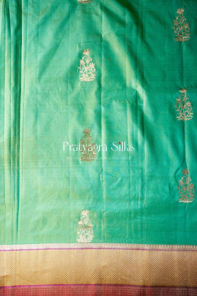 Emerald Heritage Chevron Border Banarasi Silk Saree - Image 5