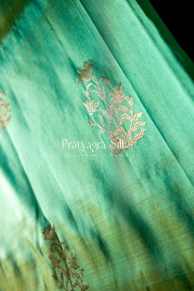 Emerald Heritage Chevron Border Banarasi Silk Saree - Image 3
